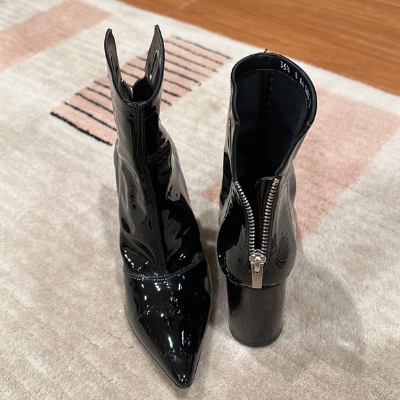 Size 5.5 black boots - Picture 2 of 2